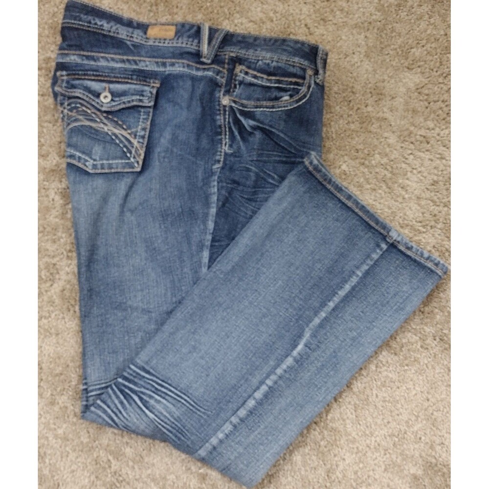 Reign Women Size 22 Pocket Embroidered Bootcut Distressed Denim Blue Jeans